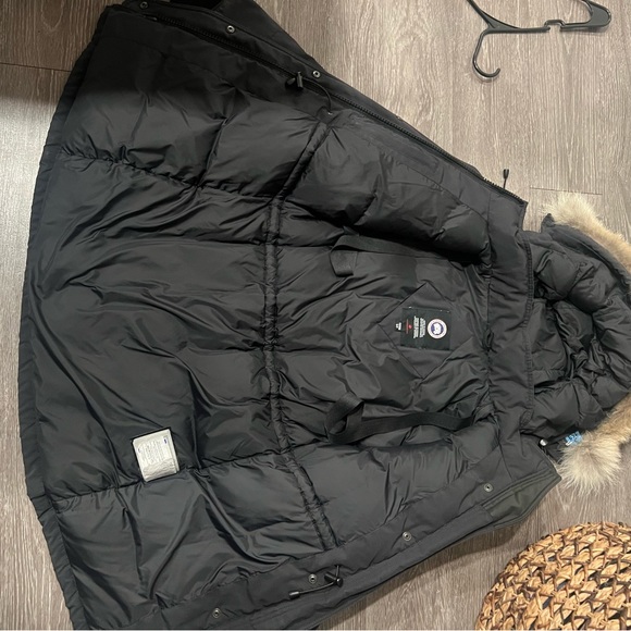 Canada Goose Parka - Picture 5 of 8
